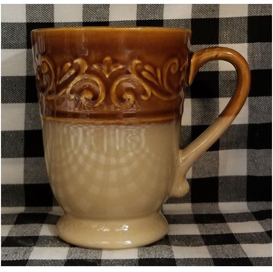 Decorative Brown Mug with Rhubarb & Cranberry Relish Scent